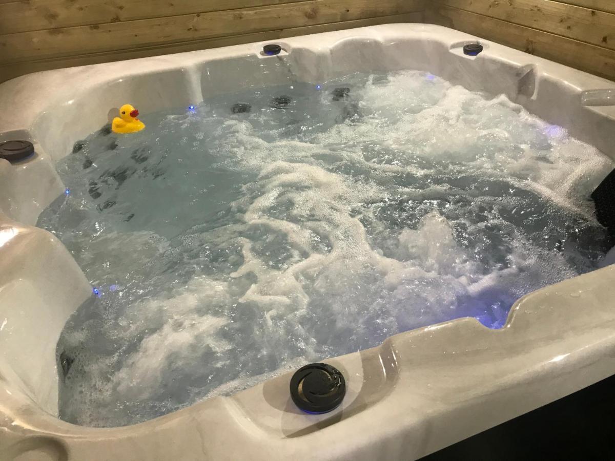 Hot Tub Hide Away Near Alton Towers Staffordshire Hotel Cheddleton Buitenkant foto